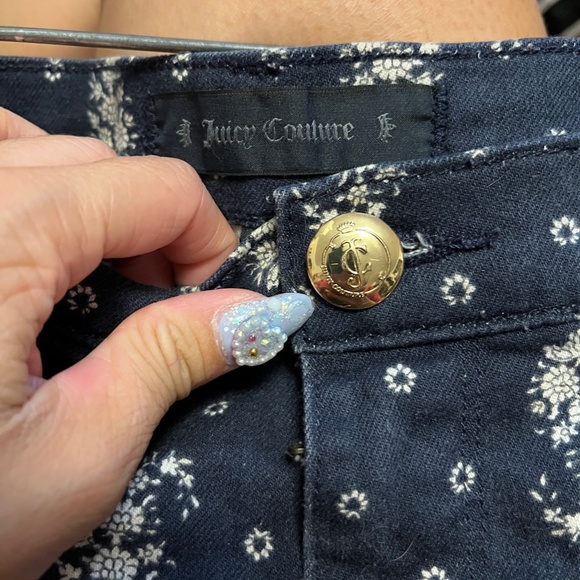 Juicy Couture Floral Denim Micro Denim Shorts Cutoffs Size 27 - Picture 3 of 4